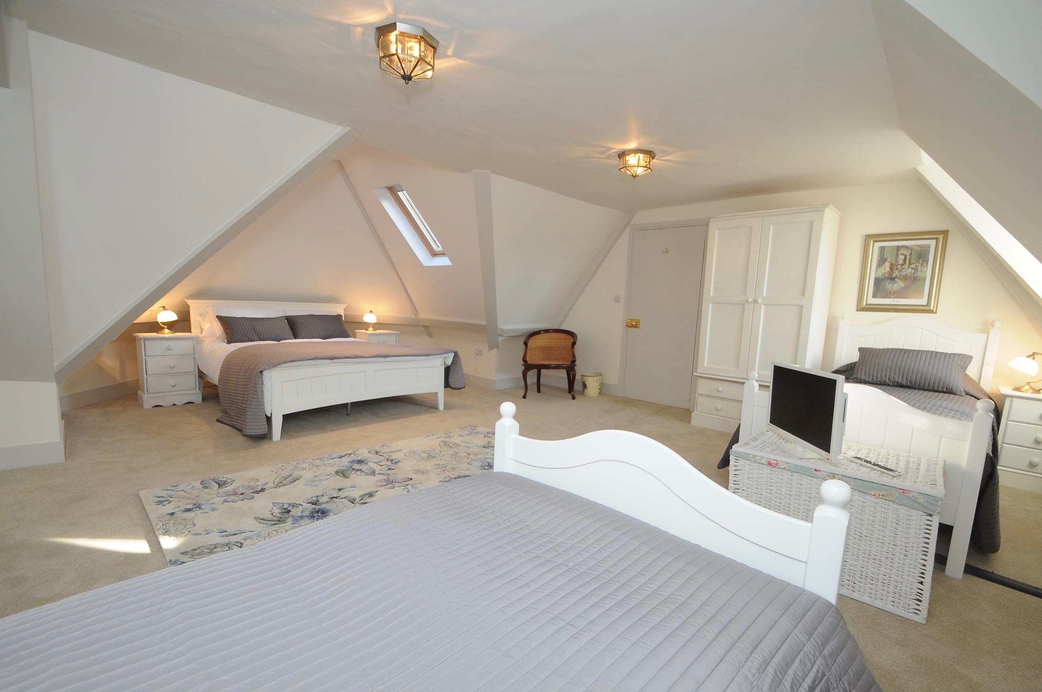 Quay House secpond floor family bedroom with En-suite.jpg